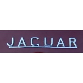 Inscription "JAGUAR" sur coffre